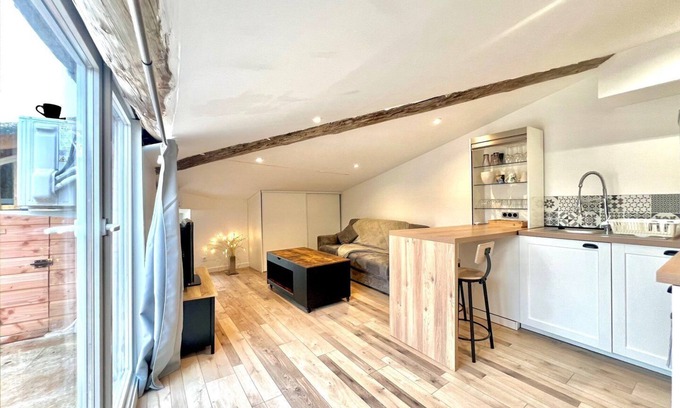 Saint-Genies-de-Malgoires Appartement | La Tropézienne, charm and comfort in the Gard.