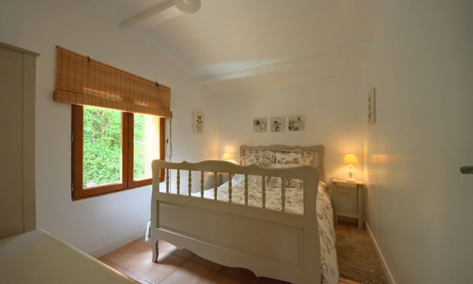 La Chapelle-Aubareil Chalet De Ski | La Truite, de 2 chambres Chalet avec usage exclusif de la piscine, Dordogne