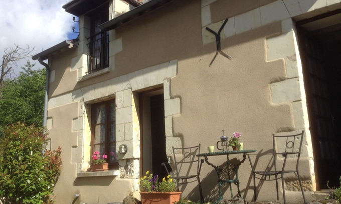 Saint-Remy-sur-Creuse Cottage | La Vieille Ferme, un gîte rural au bord de la rivière Creuse