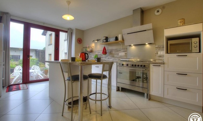 Vieu-d'Izenave Maison | La Vieille Maison - Vieu D'izenave