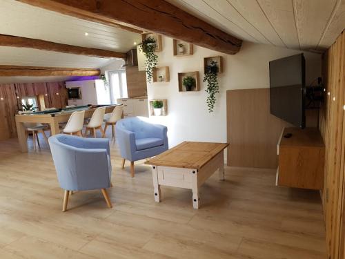 Aubiere Appartement | La Vigne d'Aubière, Spa/Balnéo, Billard,Lit 2mx2m