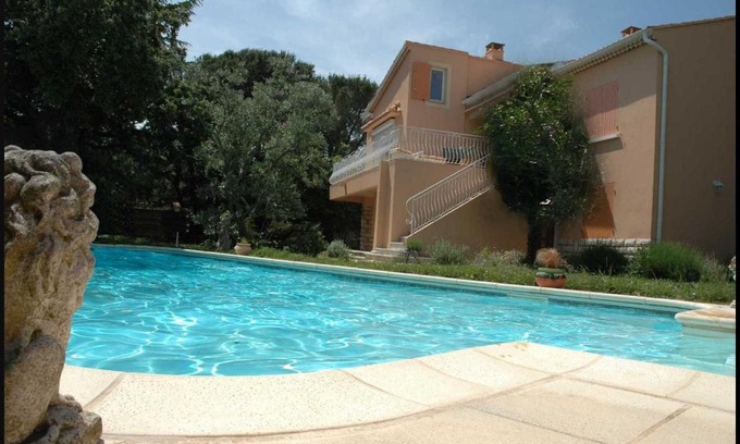 Villeneuve-les-Avignon Lit Et Petit-Déjeuner | La Vigne et L'Olivier B&B