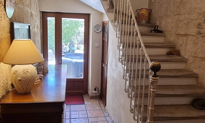 Vergeze Appartement | La Vigneronne - Peaceful apartment in the heart of a 19th-century house
