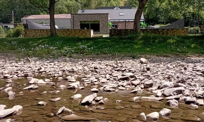 Comblain-au-Pont Villa | La Villa "les pieds dans l'eau"