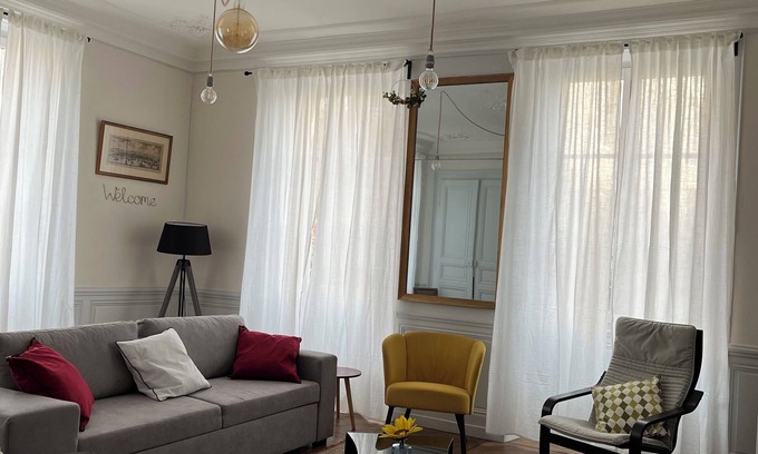 Aubusson Appartement | LA VILLA LOUANA 1 appartement 160 metres carré, sobriété et élégance ,6 Adultes