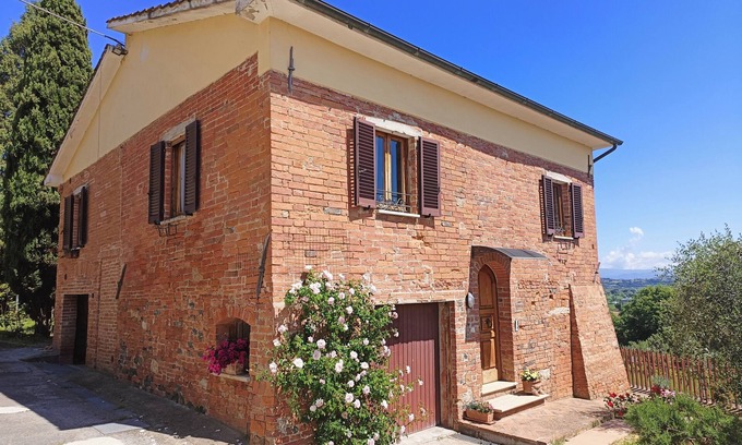Acquaviva Cottage | LA VINOVA Ancient House Walking Distance - A/C, Private Patio & Panorama