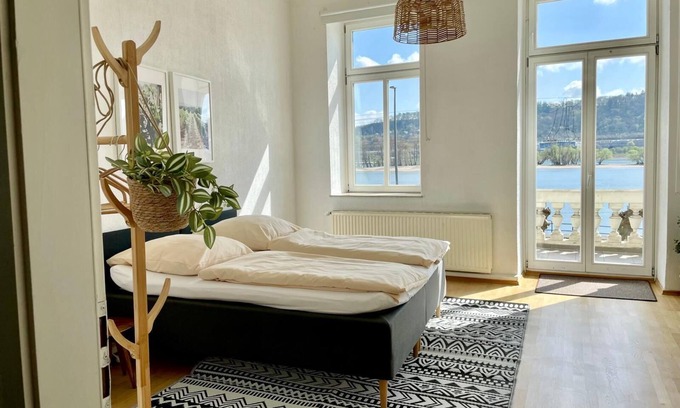 Mainz-Bingen Appartement | LaBed - Directly on Drosselgasse | Enjoy the wine region, old town & view of the Rhine