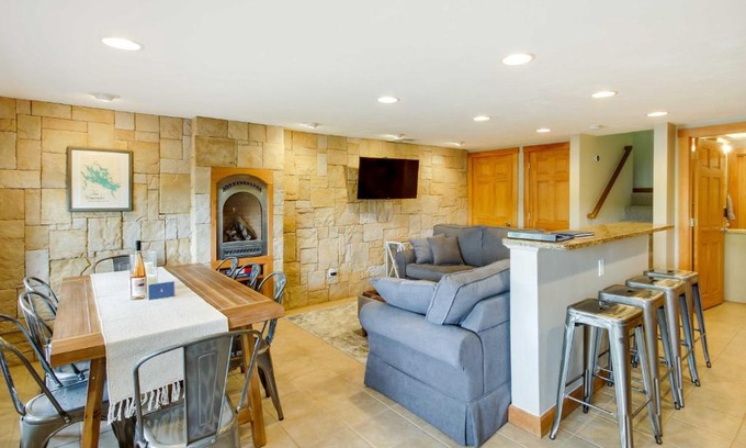 Laconia Maison | Laconia Home with Beach - half Mi to Weirs Beach