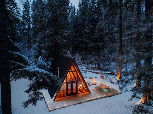 Ashford Maison | Lafa Cabin - Luxe A Frame Retreat with Hot Tub, Sauna, Firepit- 5 Min to Mt Rainier