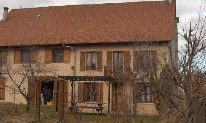 Poligny Maison | Gîte Laforest : maison mitoyenne dans corps de ferme rénové