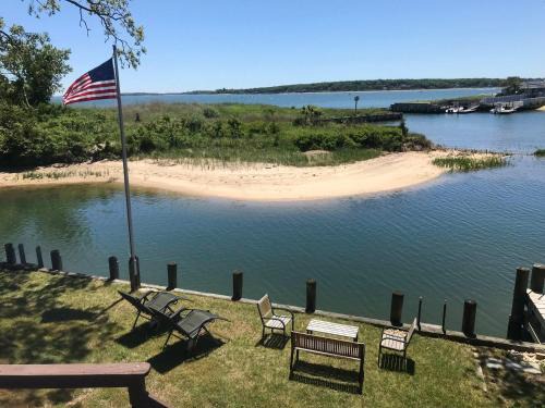 East Marion Maison | Lagoon Lodge: North Fork,Charming 3Br, Waterfront