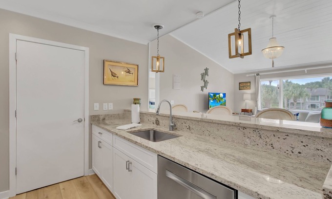 Isle of Palms Copropriété | Lagoon Villa 16/2 BR Resort View Condo w / Wild Dunes Amenities!