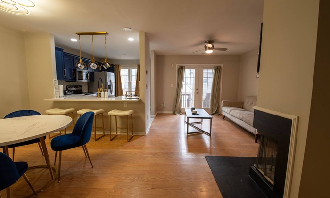 Prosperity Church Road Maison | Laid in Luxury 2BR Garage CLT