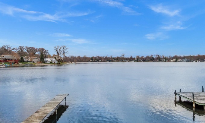 Oxbow Maison | Lake Front Retreat: paddle board/canoe W HOT TUB