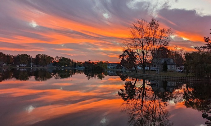 White Lake Maison | LAKE FRONT HOME WITH OPTIONAL HOT TUB AND PONTOON. PET FRIENDLY! LARGE LOT!