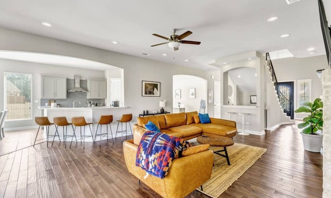 Heath Maison | Lake Access Mansion w/ Lake View + Theatre + Fire Pit