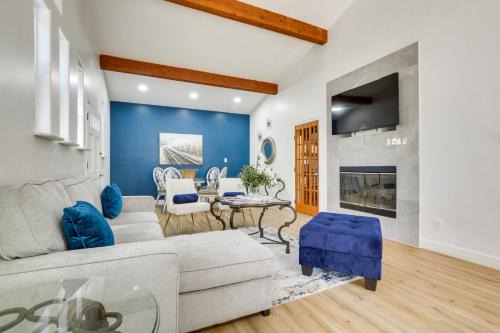 Arrowhead Villas Maison | Lake Arrowhead Hideaway with Deck and Hot Tub