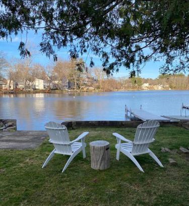 Amesbury Appartement | Lake Attitash Waterfront w/private dock