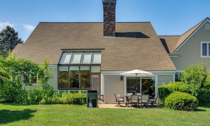 South Down Shores Maison | Lake & Beach Access: Family Townhome in Laconia