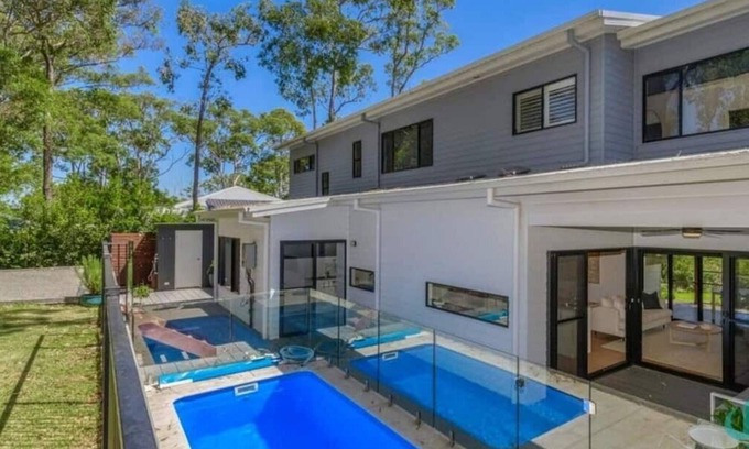 Murrays Beach Maison | Lake Breeze - your relaxing bushland escape, pool, fireplace and lakeside walks