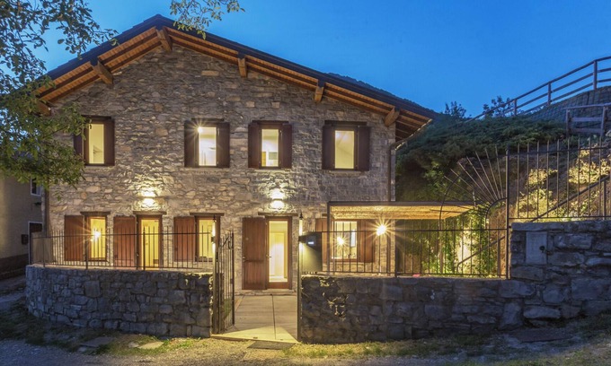 Castiglione d'Intelvi Maison | Lac de Côme - Villa avec bain à remous entre luxe et nature.