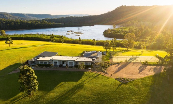 Kangaroo Valley Maison | Lake David Luxury Lake House set on 40 acres - Sleeps 18