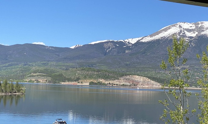 Dillon Copropriété | Lac Dillon + Vue montagne, proche de toutes les stations de ski et des commerces!