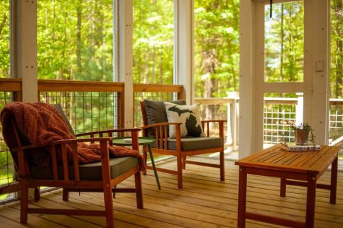 Holland Maison | Lake Effect Lodge 3 Minutes From Laketown Beach!