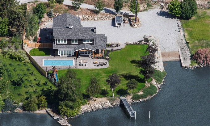 Orondo Maison | Domaine riverain du lac Entiat - Piscine, bain à remous, mise à l'eau, quai (16 personnes)