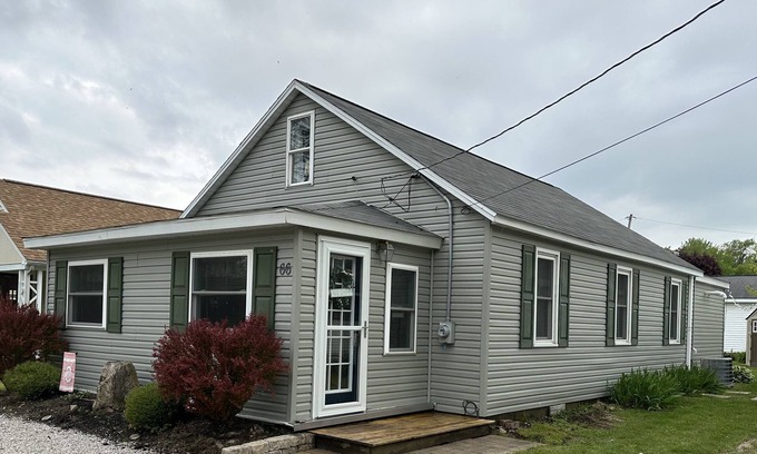 Conneaut Cottage | Lake Erie Cottage With Private Beach Access 22% Discount offered for 2+ nights