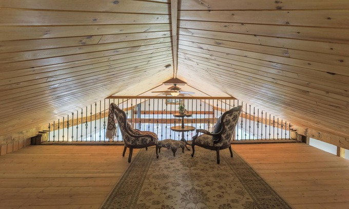 Hamilton Maison | Lake Erie Manor-5800 sq. ft. with SwimSpa-short drive to the beach,