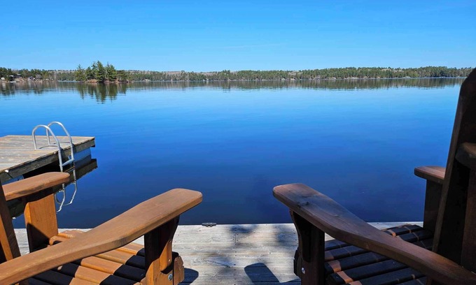 Twin Bay Appartement | Lake escape with beautiful views surrounded by nature.