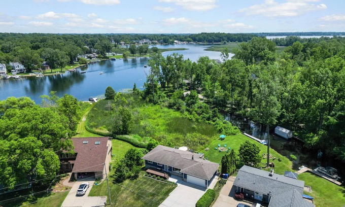 Waterford Maison | Lake Escape with Wellness Room