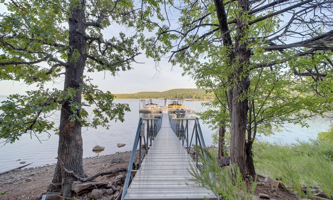 Hoyt Cabine | Lake Eufaula Retreat w/ Boat Slip & Fireplace!
