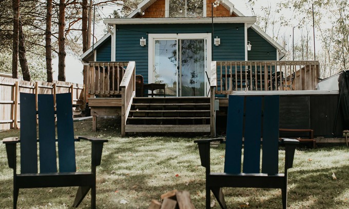 Six Lakes Cottage | Lake Forest Cottage - Dog Friendly w/ Hot Tub, Firepit and Kayaks
