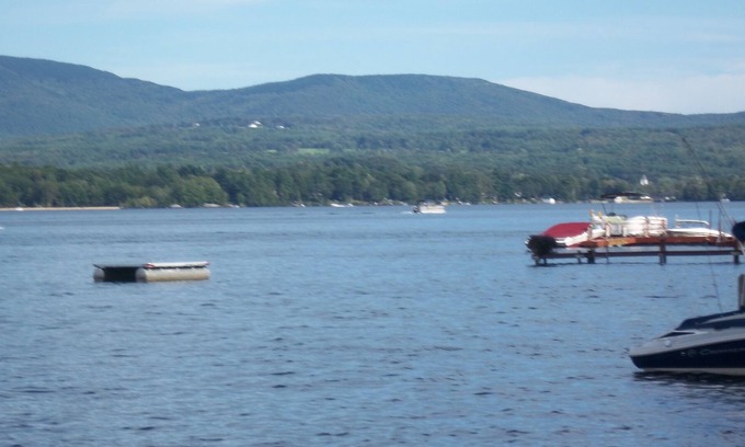 Laconia Cabine | Lake Front cabane dans les bois Million Dollar Vues Boat Slips véranda