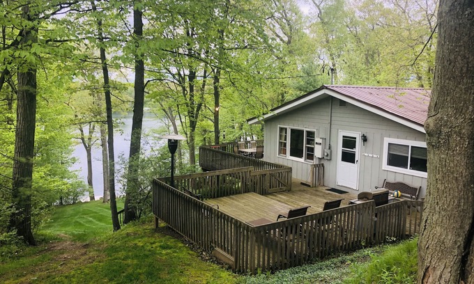 Three Rivers Maison | Récemment rénové Lake Front Cottage avec la famille Plage privée