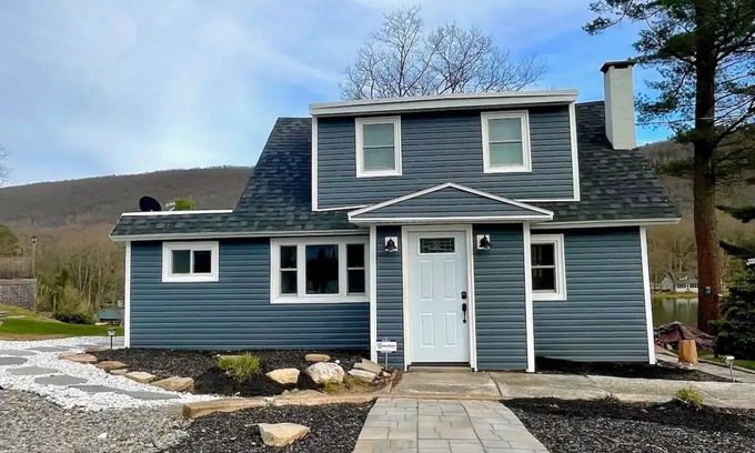 Beurys Lake Cottage | Lake Front Cottage with Fire Pit Terrace