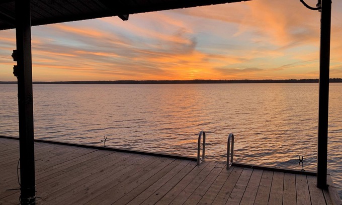 Fort Gaines Maison | Lake front home w/gorgeous sunsets from dock for families or fishing groups!