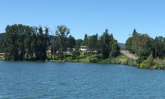 Lowell Maison | Lake Front - incredible views of Dexter Lake and only 22 minutes to U of O!