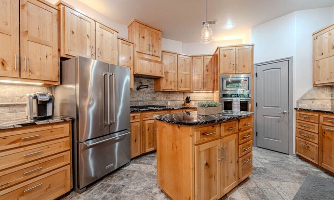 Buffalo Springs Maison | Lake Front Property in a Beautiful High-End Home