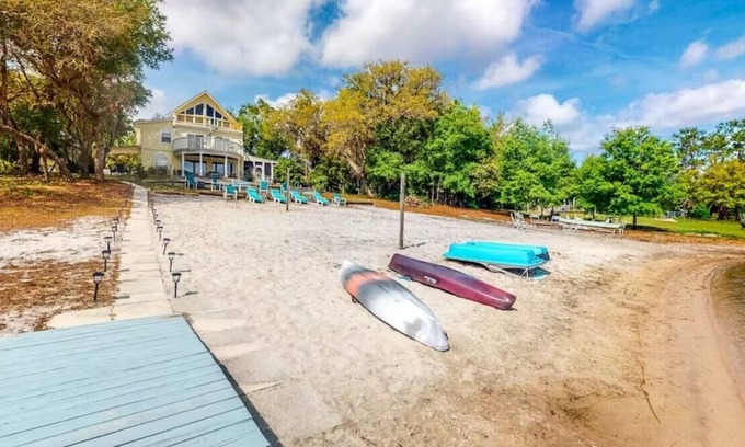 Putnam Hall Maison | LAKE FRONT PROPERTY WITH BEACH, DOCK AND GAME ROOM, 30 MIN TO GAINSVILLE