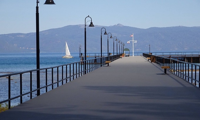 Tahoe Tavern Maison | Lake Front Property w/Pool/Pier/Patio/Tennis-Walk to Downtown Tahoe City