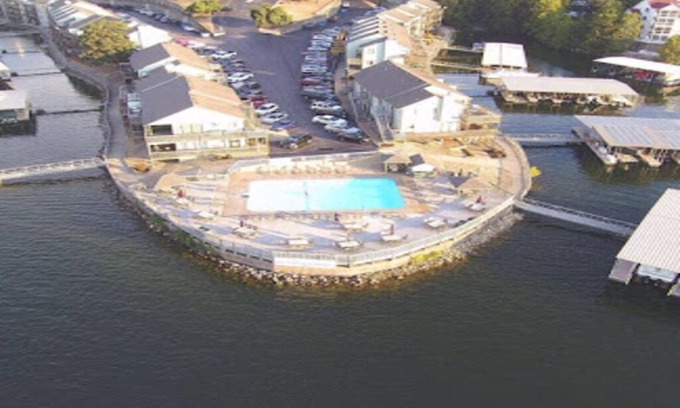 Village of Four Seasons Copropriété | Lake Front View on Horseshoe Bend Parkway - Gated community