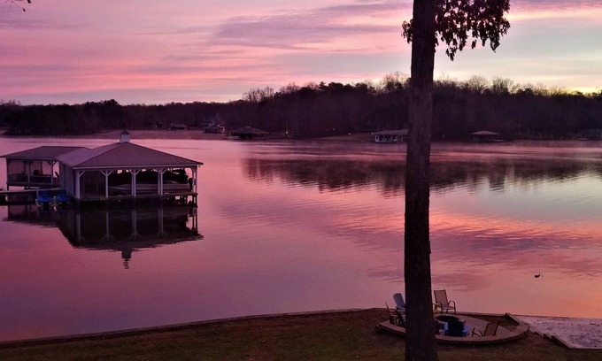 Bumpass Maison | Lake Front Views 🔹 Boathouse 🔹 FirePit🔹 Private Beach 🔹 Theater Room