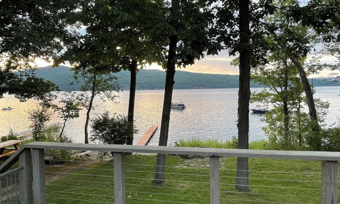 Willsboro Maison | Lake front year round home on beautiful Willsboro Bay, Lake Champlain