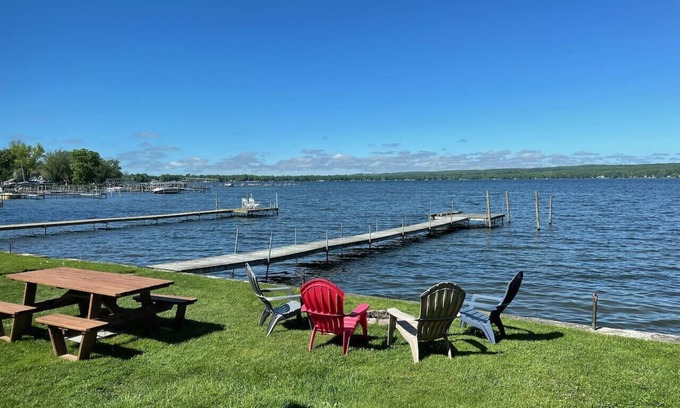 Mayville Cottage | Lakefront Cottage W Dock, Fire Pit + BBQ à côté de Marina et beautés de Mayville