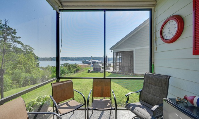 Greenwood Cottage | Lake Greenwood Getaway w/ On-Site Boat Ramp!