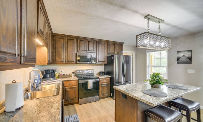 Langston Maison | Lake Guntersville Vacation Rental w/ Fire Pit