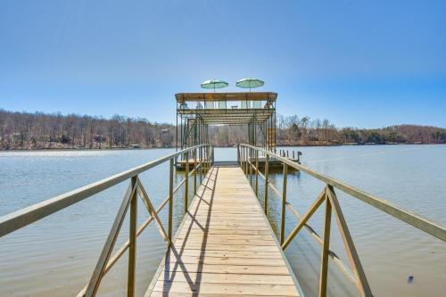 Seneca Maison | Lake Hartwell Retreat with 2-Tier Dock and Boat Slip!